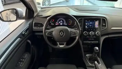 Renault Mégane Sport Tourer 2020 - 13990 EUR, 137993 km - AUTO.MOTO.pt - 137993km - foto 23 de 32