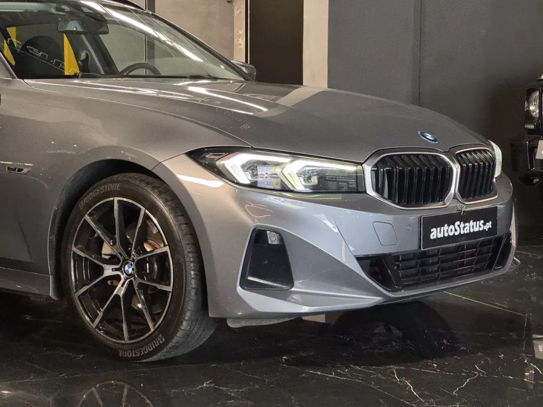 BMW 320 2023 - 31990 EUR, 75900 km - AUTO.MOTO.pt - 75900km - foto 3 de 36