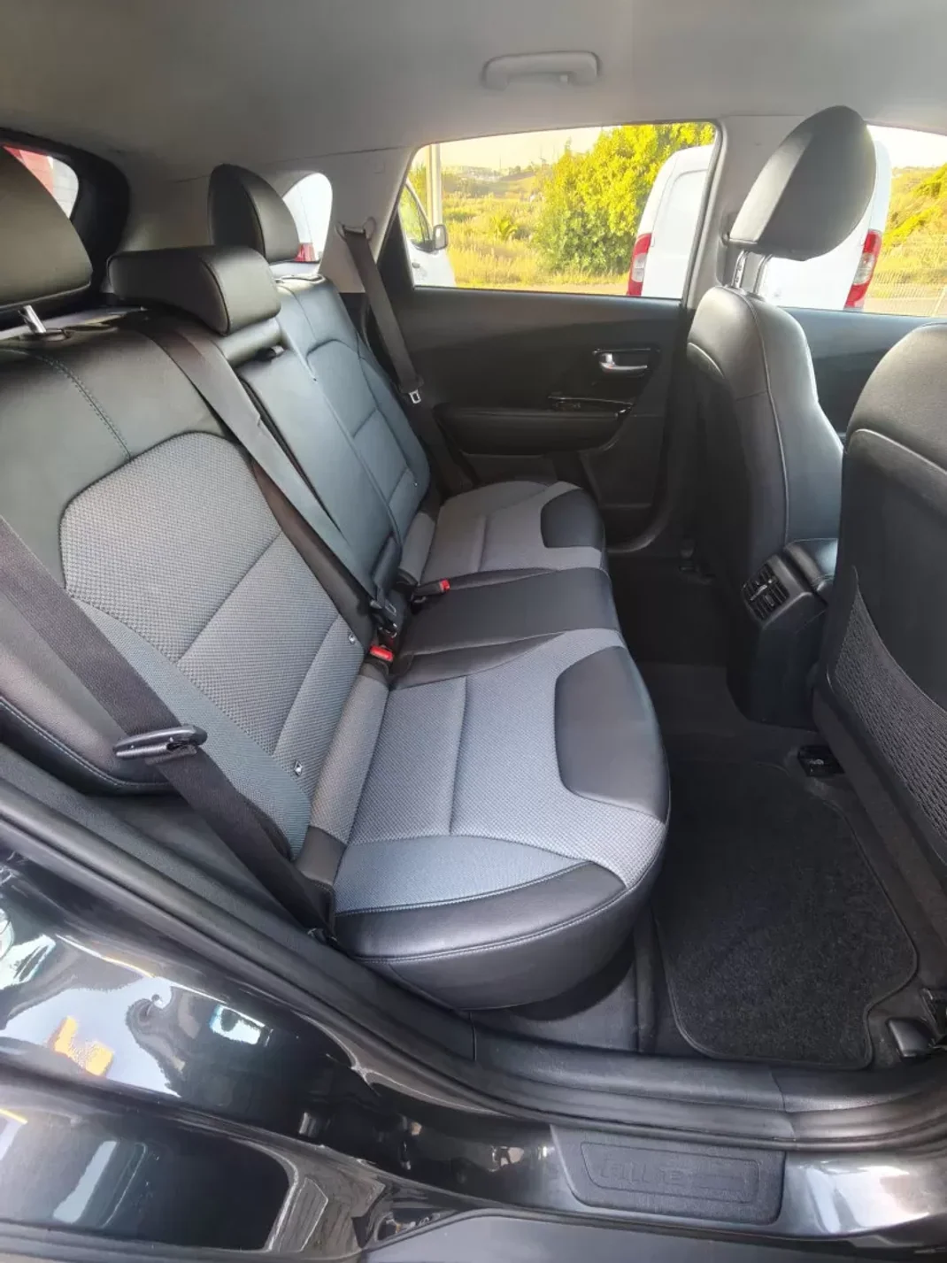 Kia e-Niro 2021 - 24400 EUR, 81000 km - AUTO.MOTO.pt - 81000km - foto 6 de 13