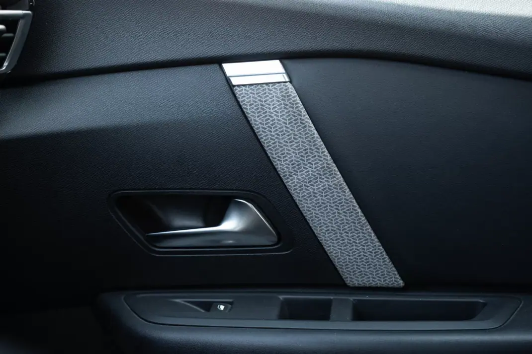 Citroën C4 2022 - 19450 EUR, 80400 km - AUTO.MOTO.pt - 80400km - foto 18 de 19