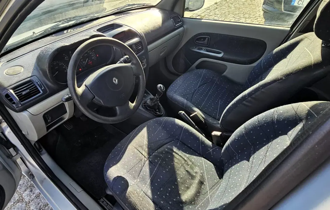 Renault Clio 2001 - 5000 EUR, 197000 km - 197000km - foto 7 de 18