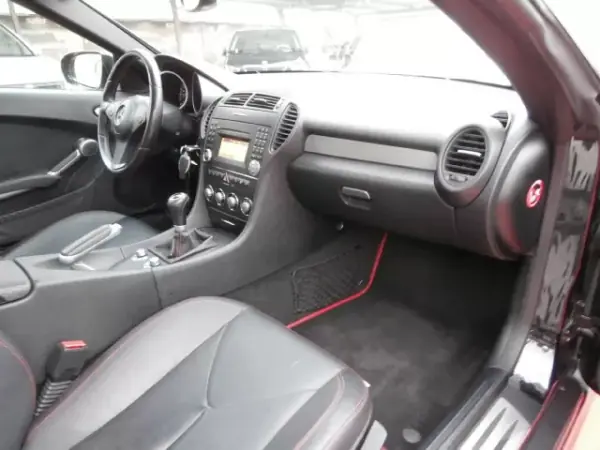 Mercedes-Benz SLK 200 2010 - 16000 EUR, 176098 km - AUTO.MOTO.pt - 176098km - foto 27 de 32