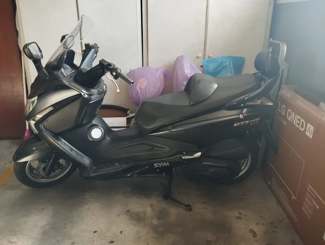SYM GTS 2012 - 2080 EUR, 59970 km - AUTO.MOTO.pt - 59970km - foto 4 de 6
