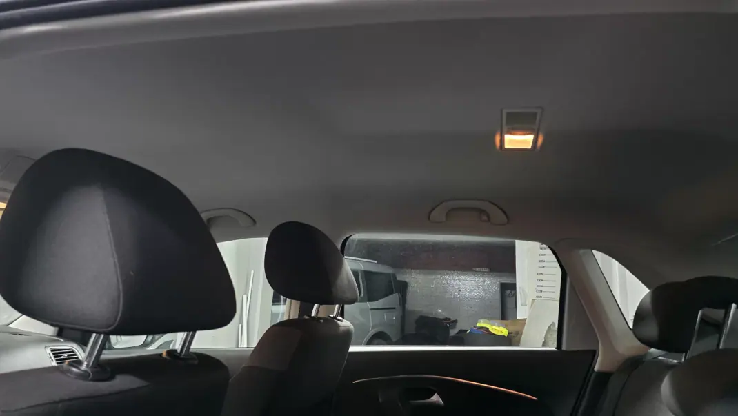 Volkswagen Polo 2014 - 10990 EUR, 136000 km - AUTO.MOTO.pt - 136000km - foto 20 de 31