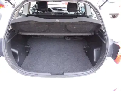 Toyota YARIS BIZZ (NLP 1.0 VVT-i 1.0) 2019 - 11000 EUR, 215000 km - AUTO.MOTO.pt - 215000km - foto 9 de 9