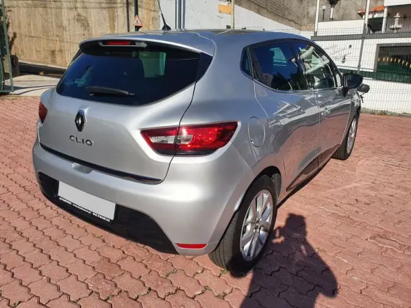 Renault Clio 2019 - 11950 EUR, 142000 km - AUTO.MOTO.pt - 142000km - foto 6 de 11