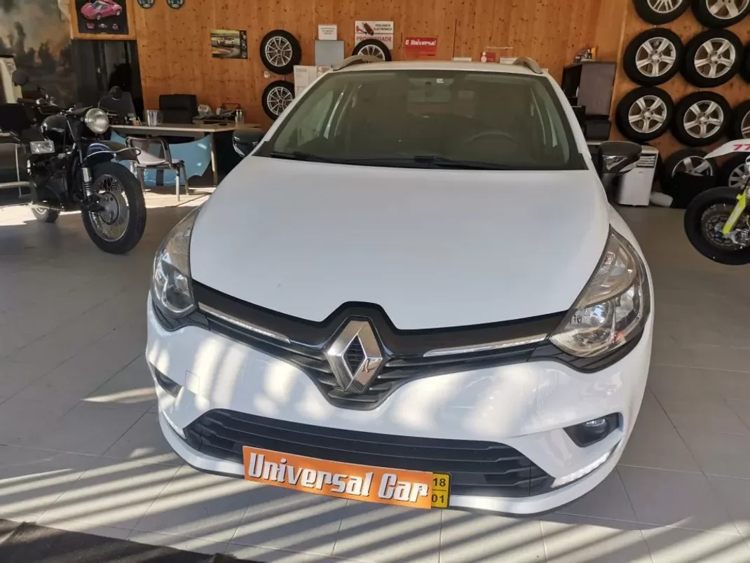 Renault Clio Sport Tourer 2018 - 13700 EUR, 143000 km - AUTO.MOTO.pt - 143000km - foto 3 de 18