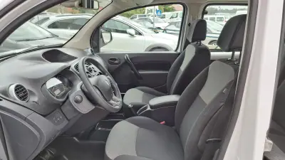 Renault TRAFIC L2H1 125CV 2019 - 19900 EUR, 106110 km - AUTO.MOTO.pt - 106110km - foto 2 de 24