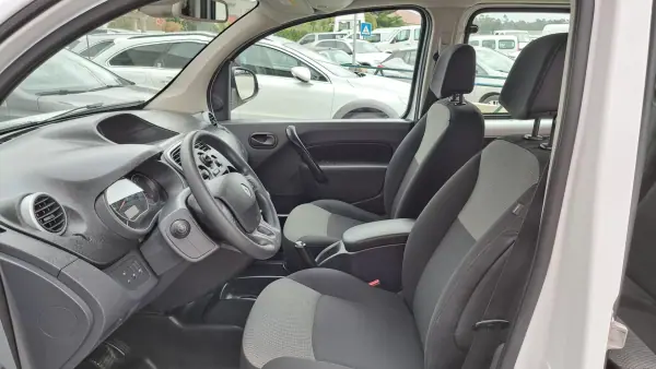 Renault TRAFIC L2H1 125CV 2019 - 19900 EUR, 106110 km - AUTO.MOTO.pt - 106110km - foto 2 de 24
