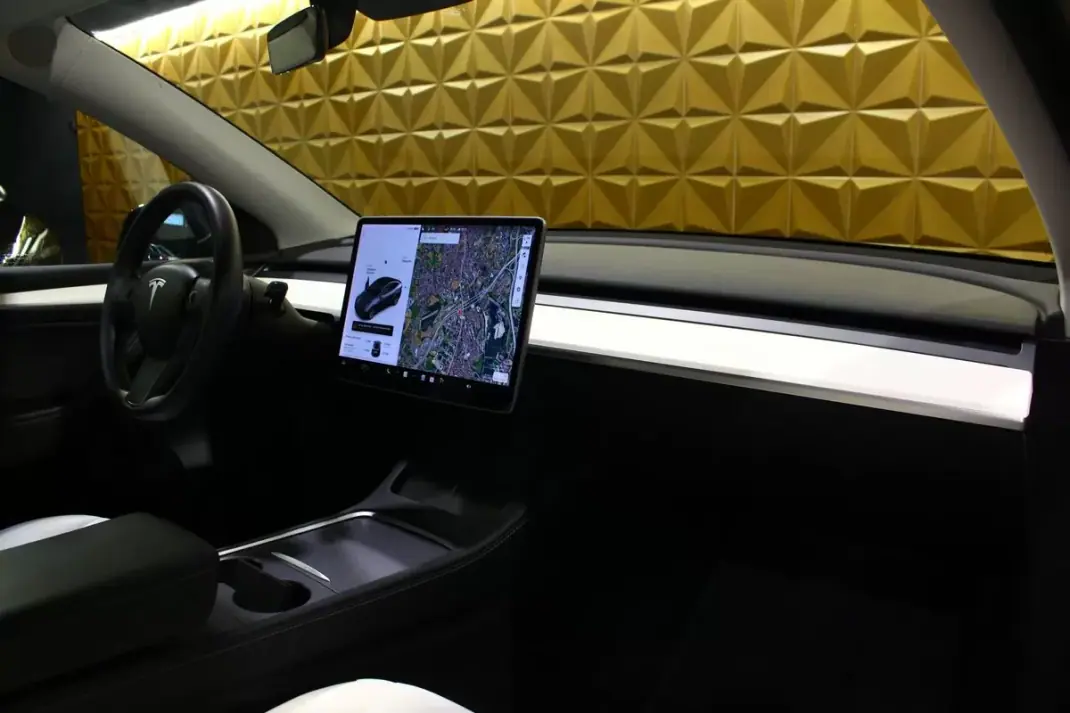 Tesla Model Y 2021 - 32240 EUR, 132000 km - AUTO.MOTO.pt - 132000km - foto 17 de 38