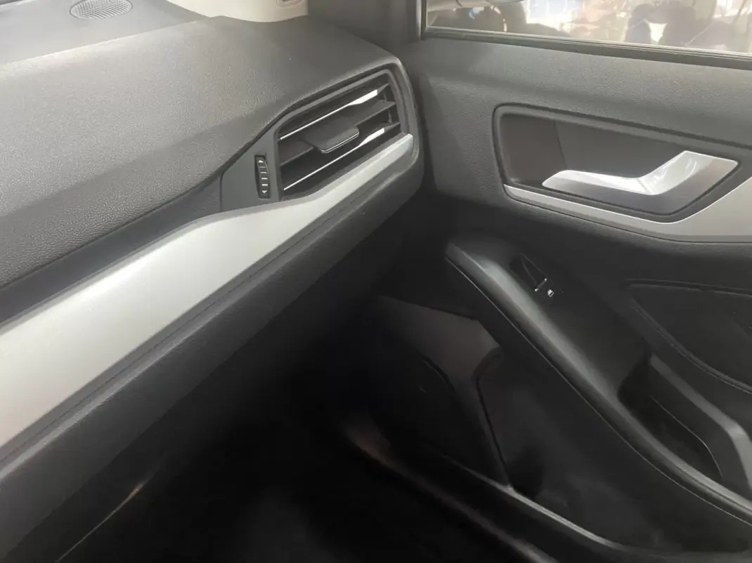 Ford Focus SW 2019 - 12600 EUR, 156868 km - AUTO.MOTO.pt - 156868km - foto 16 de 34