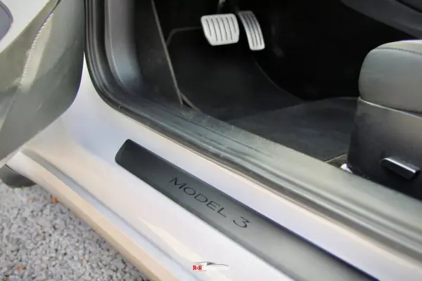 Tesla Model 3 2021 - 32400 EUR, 70000 km - AUTO.MOTO.pt - 70000km - foto 17 de 39