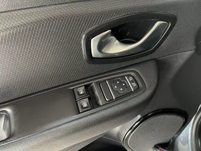 Renault Clio 2019 - 10800 EUR, 122674 km - AUTO.MOTO.pt - 122674km - foto 16 de 22
