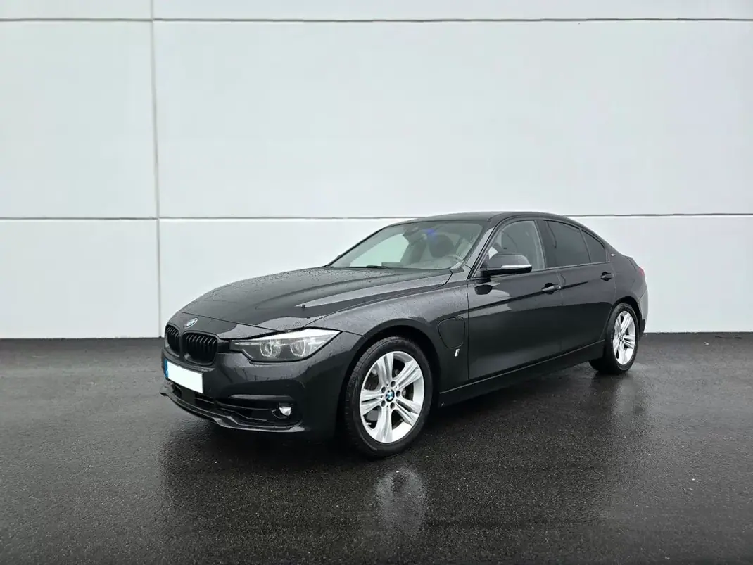 BMW 330 2017 - 18990 EUR, 115000 km - AUTO.MOTO.pt - 115000km - foto 1 de 40