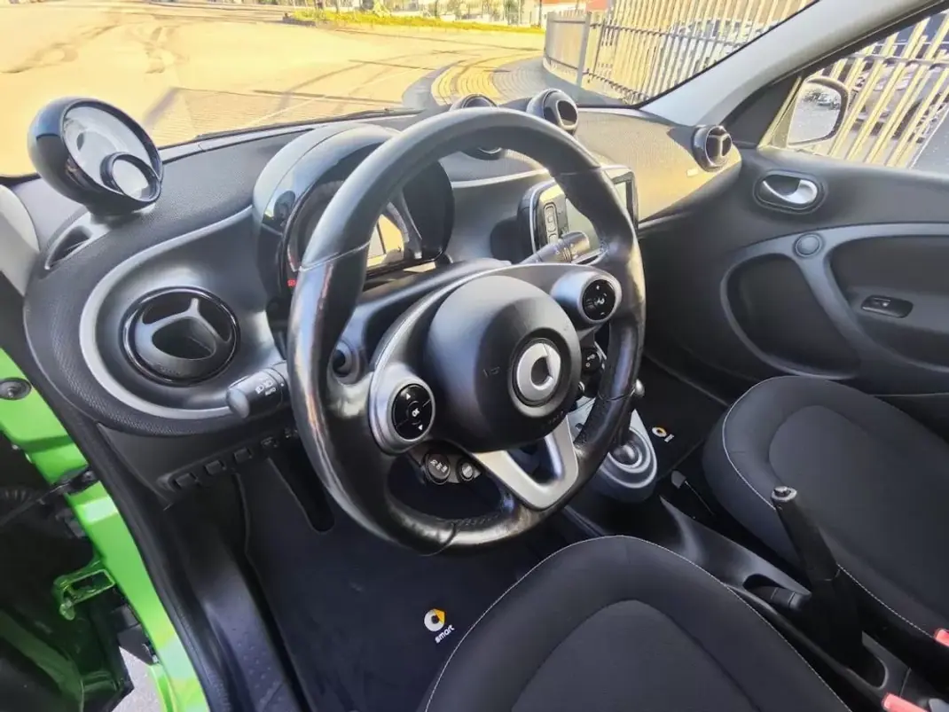Smart ForFour 2017 - 13500 EUR, 44000 km - AUTO.MOTO.pt - 44000km - foto 28 de 46