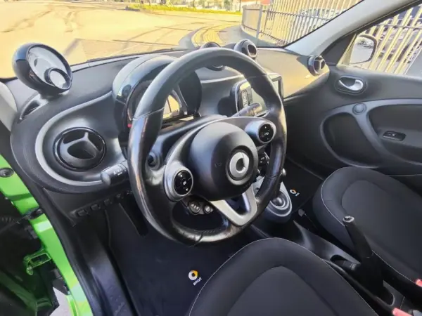 Smart ForFour 2017 - 13500 EUR, 44000 km - AUTO.MOTO.pt - 44000km - foto 28 de 46