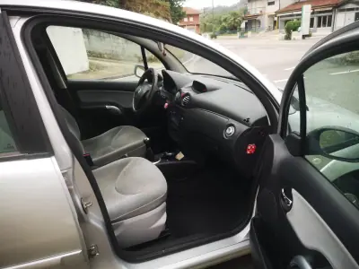 Citroën C3 2004 - 3250 EUR, 145000 km - AUTO.MOTO.pt - 145000km - foto 10 de 16