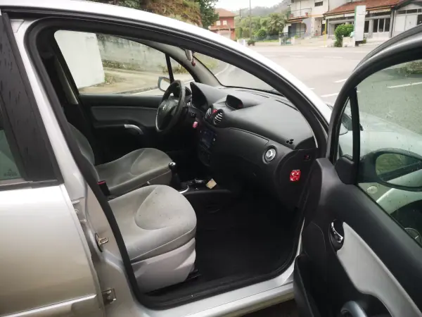 Citroën C3 2004 - 3250 EUR, 145000 km - AUTO.MOTO.pt - 145000km - foto 10 de 16