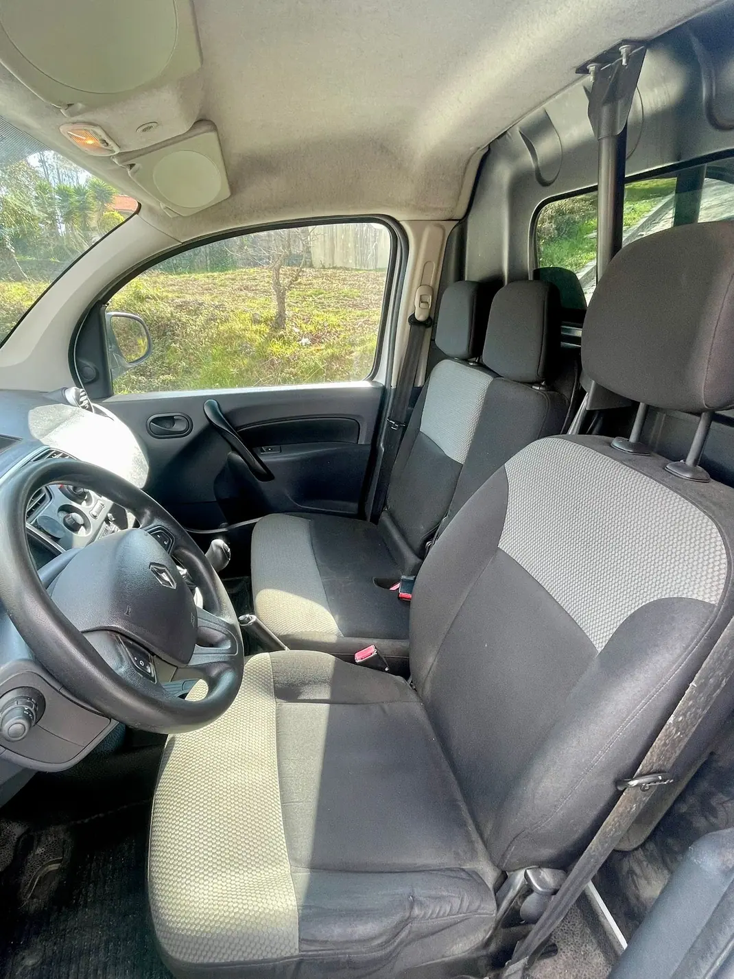 Renault Kangoo 2017 - 8500 EUR, 217000 km - AUTO.MOTO.pt - 217000km - foto 5 de 11