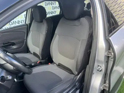 Renault Captur 2016 - 12490 EUR, 139000 km - AUTO.MOTO.pt - 139000km - foto 5 de 10