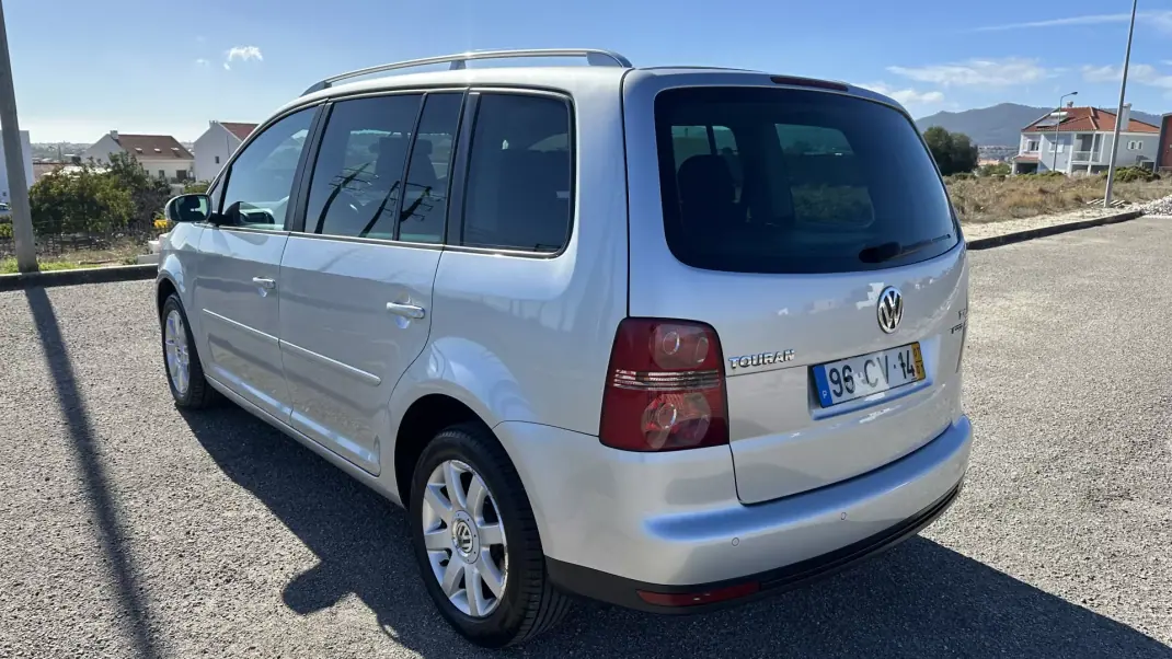 Volkswagen Touran 2007 - 6900 EUR, 315000 km - 315000km - foto 5 de 27