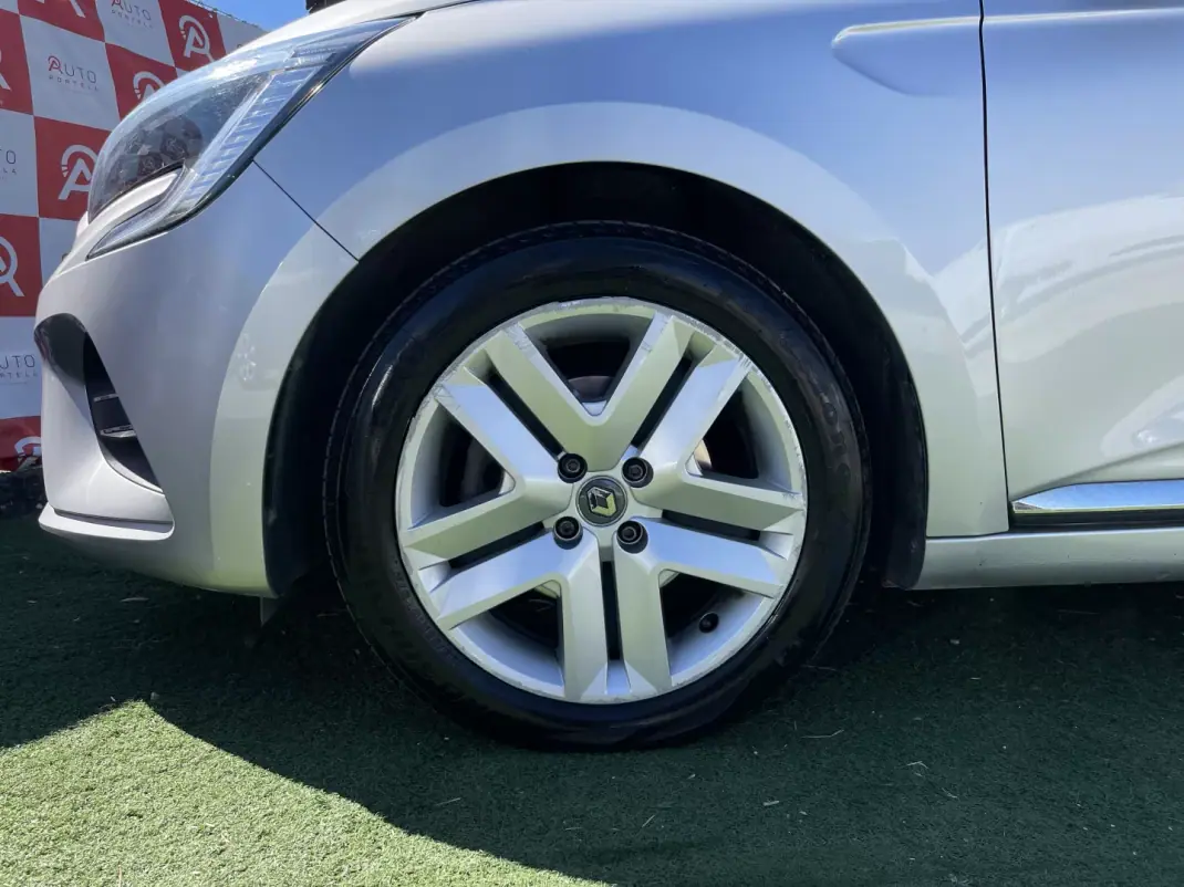Renault Clio 2021 - 13990 EUR, 136670 km - AUTO.MOTO.pt - 136670km - foto 7 de 20
