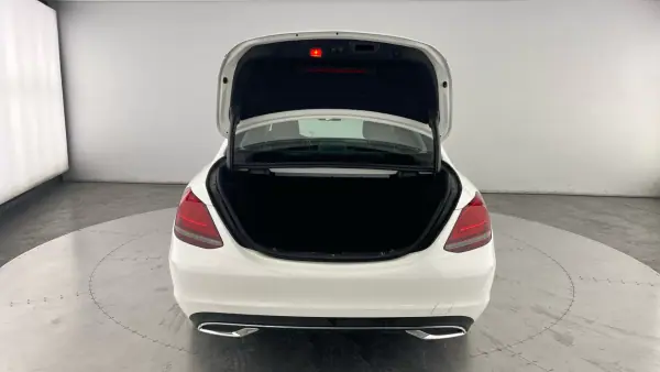 Mercedes-Benz C 300 2019 - 26990 EUR, 120000 km - AUTO.MOTO.pt - 120000km - foto 8 de 16