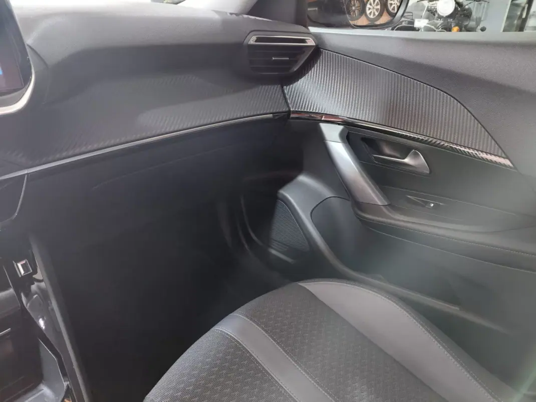 Peugeot e-2008 2020 - 16800 EUR, 98000 km - AUTO.MOTO.pt - 98000km - foto 19 de 23