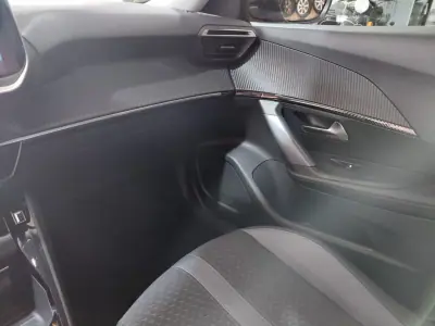 Peugeot e-2008 2020 - 16800 EUR, 98000 km - AUTO.MOTO.pt - 98000km - foto 19 de 23