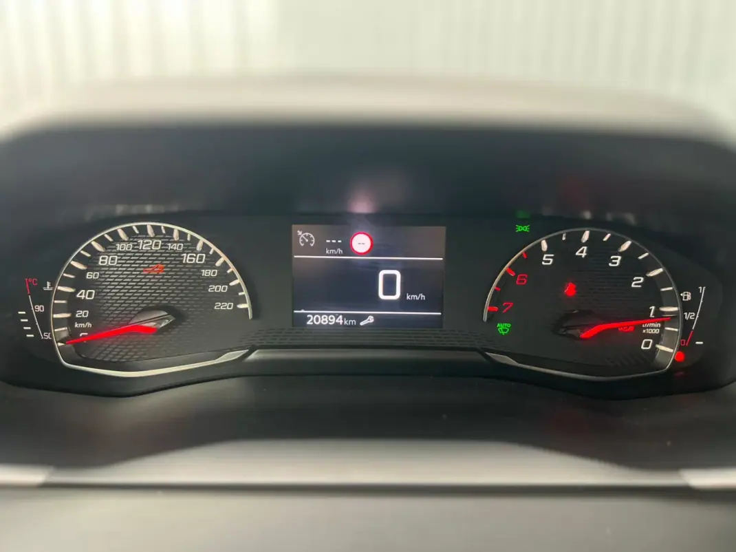 Peugeot 2008 2025 - 20500 EUR, 20875 km - 20875km - foto 12 de 20
