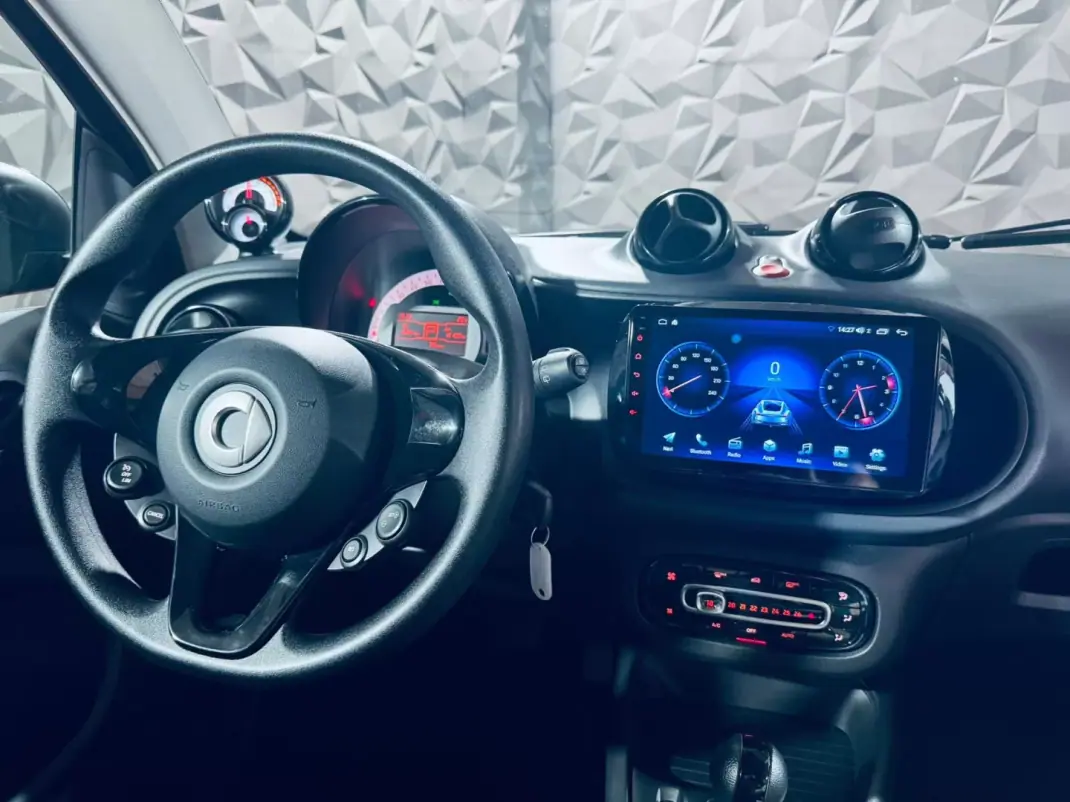 Smart ForTwo Coupé 2021 - 12990 EUR, 18100 km - AUTO.MOTO.pt - 18100km - foto 14 de 27