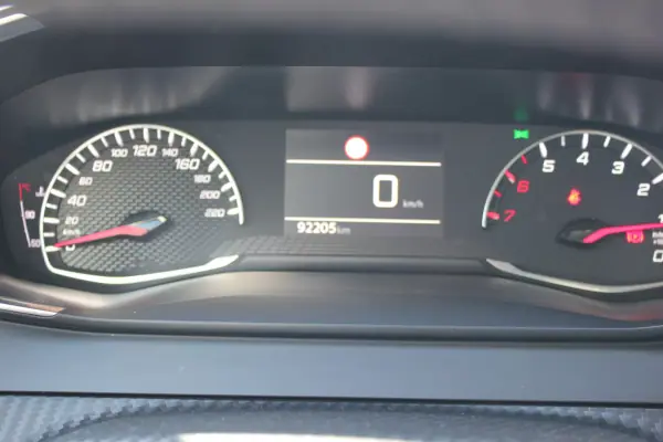 Peugeot 2008 2022 - 19750 EUR, 92250 km - AUTO.MOTO.pt - 92250km - foto 15 de 22