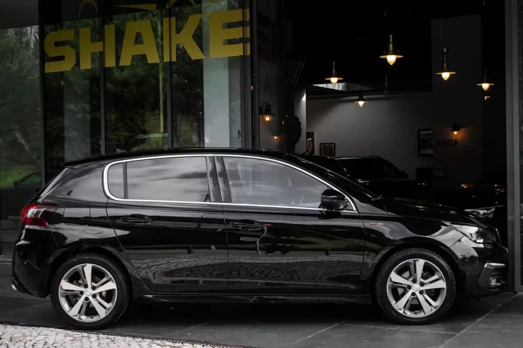 Peugeot 308 2020 - 17990 EUR, 142466 km - AUTO.MOTO.pt - 142466km - foto 11 de 45