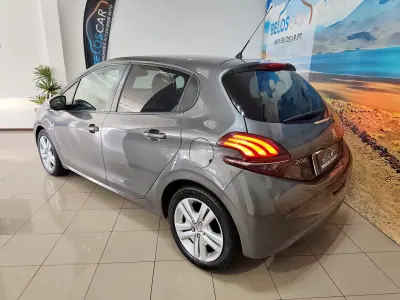 Peugeot 208 2018 - 9850 EUR, 48000 km - AUTO.MOTO.pt - 48000km - foto 6 de 23
