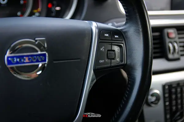 Volvo V40 2015 - 12900 EUR, 175000 km - AUTO.MOTO.pt - 175000km - foto 15 de 26