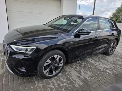 Audi e-tron 2022 - 31750 EUR, 115000 km - AUTO.MOTO.pt - 115000km - foto 18 de 73