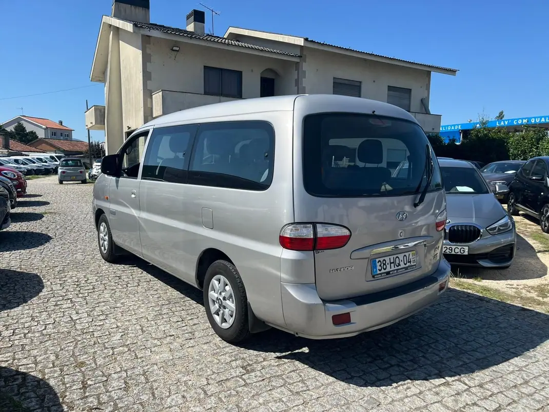 Hyundai H-1 2009 - 9750 EUR, 195000 km - 195000km - foto 5 de 8