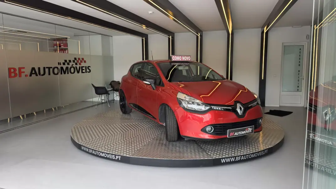 Renault Clio 2014 - 7900 EUR, 194340 km - AUTO.MOTO.pt - 194340km - foto 5 de 47