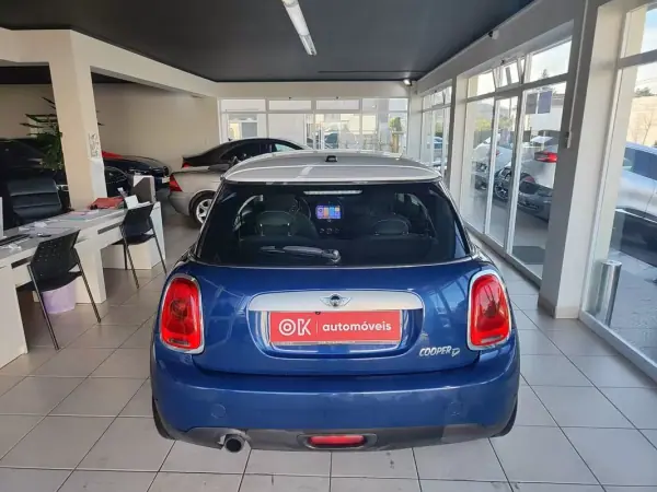 MINI Cooper 2014 - 11100 EUR, 166000 km - AUTO.MOTO.pt - 166000km - foto 9 de 37