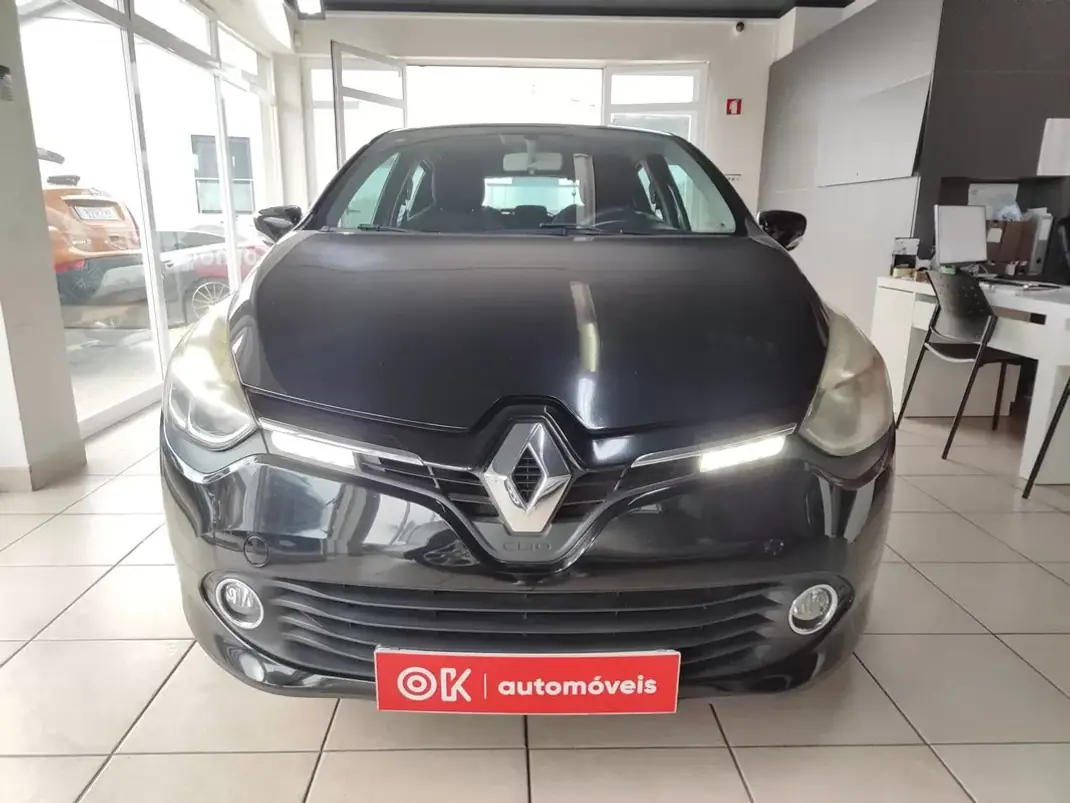 Renault Clio 2014 - 8750 EUR, 109100 km - AUTO.MOTO.pt - 109100km - foto 3 de 30