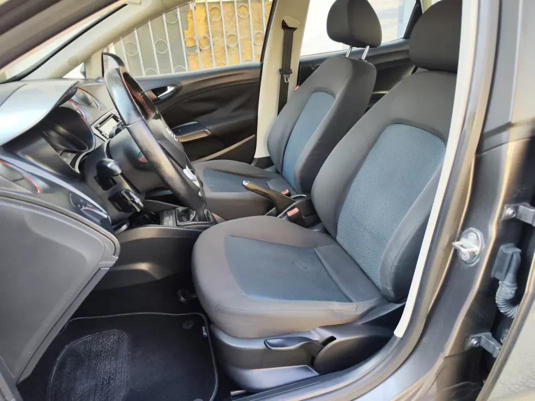 SEAT Ibiza 2015 - 8480 EUR, 179000 km - AUTO.MOTO.pt - 179000km - foto 13 de 36