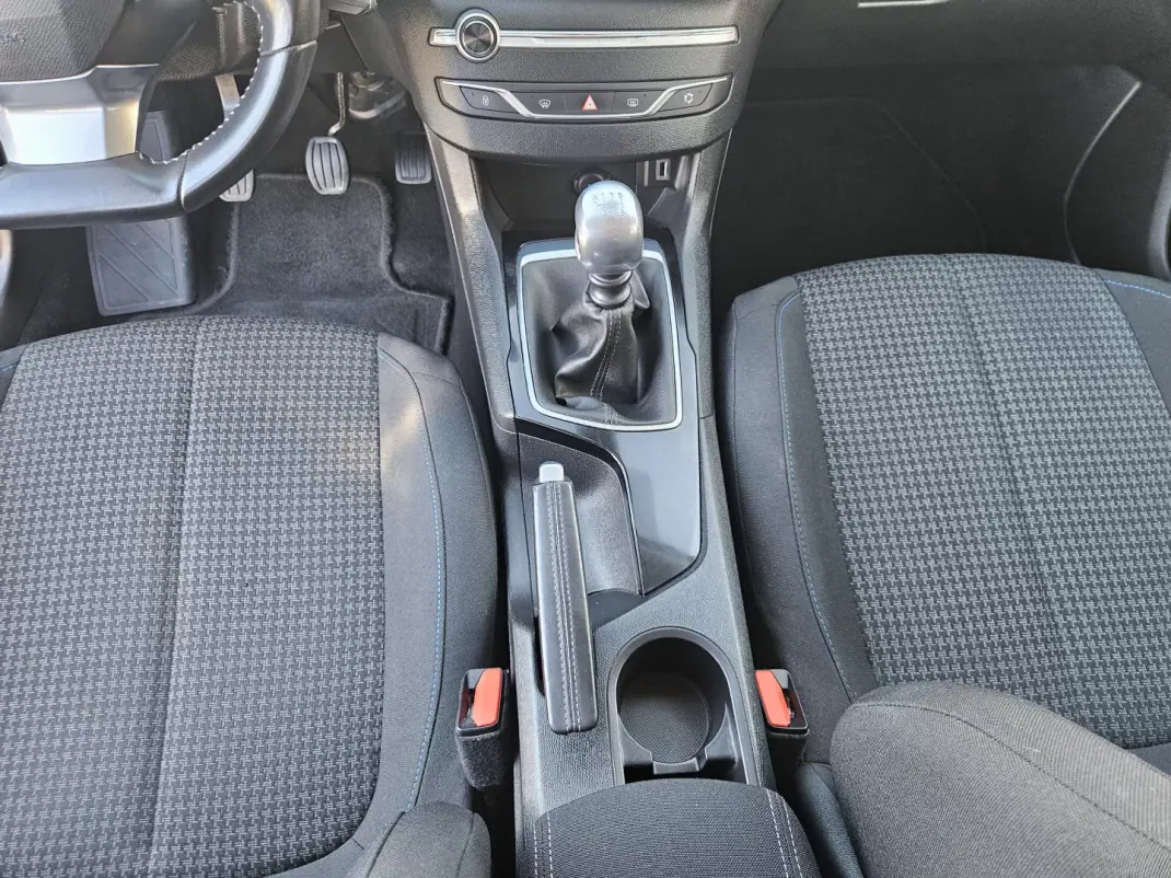 Peugeot 308 SW 2019 - 13800 EUR, 77780 km - AUTO.MOTO.pt - 77780km - foto 33 de 44