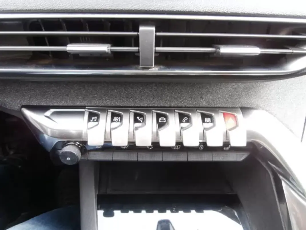 Peugeot 3008 2020 - 22500 EUR, 111358 km - AUTO.MOTO.pt - 111358km - foto 19 de 36