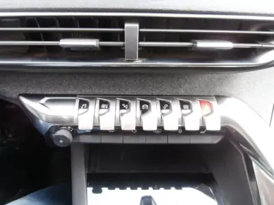 Peugeot 3008 2020 - 22500 EUR, 111358 km - AUTO.MOTO.pt - 111358km - foto 19 de 36