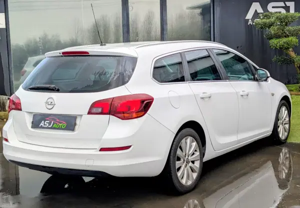 Opel Astra Sports Tourer 2012 - 3900 EUR, 274564 km - AUTO.MOTO.pt - 274564km - foto 7 de 19