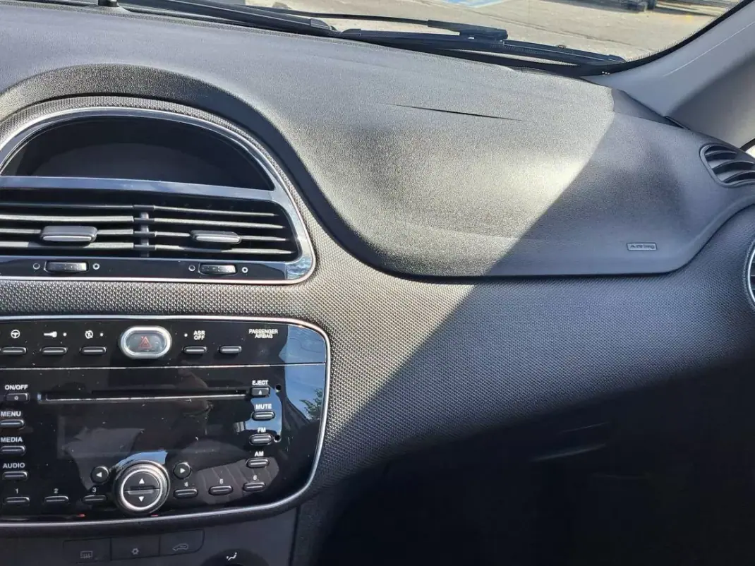 Fiat Punto 2017 - 8900 EUR, 69772 km - AUTO.MOTO.pt - 69772km - foto 13 de 39