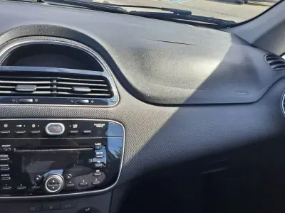 Fiat Punto 2017 - 8900 EUR, 69772 km - AUTO.MOTO.pt - 69772km - foto 13 de 39