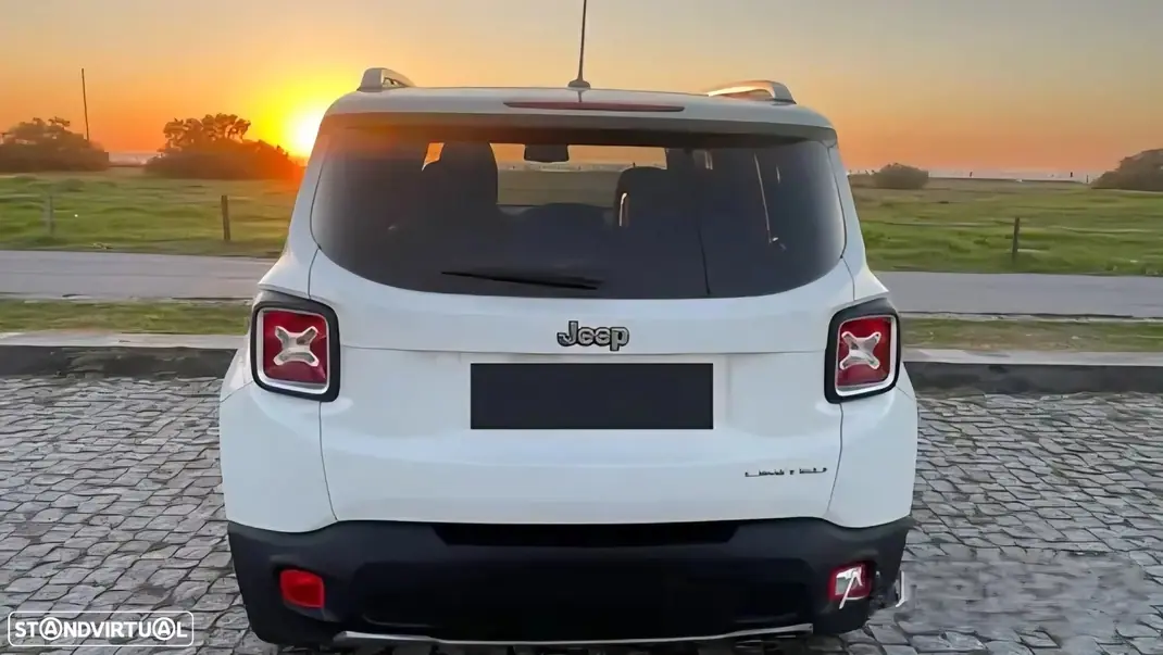 Jeep Renegade 2016 - 10400 EUR, 260000 km - AUTO.MOTO.pt - 260000km - foto 3 de 4