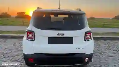 Jeep Renegade 2016 - 10400 EUR, 260000 km - AUTO.MOTO.pt - 260000km - foto 3 de 4