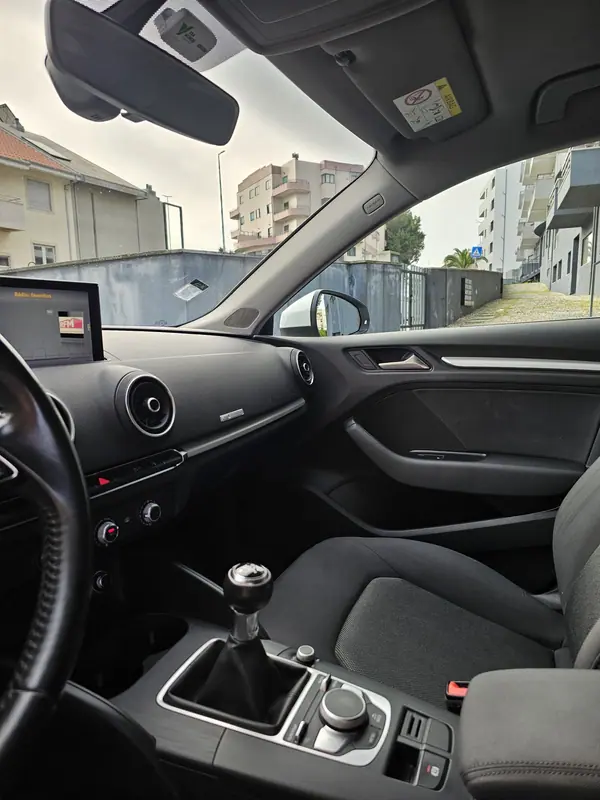 Audi A3 Sportback 2017 - 13990 EUR, 215500 km - AUTO.MOTO.pt - 215500km - foto 8 de 16